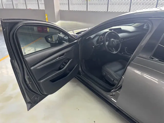Mazda Axela — Фото автомобиля 12