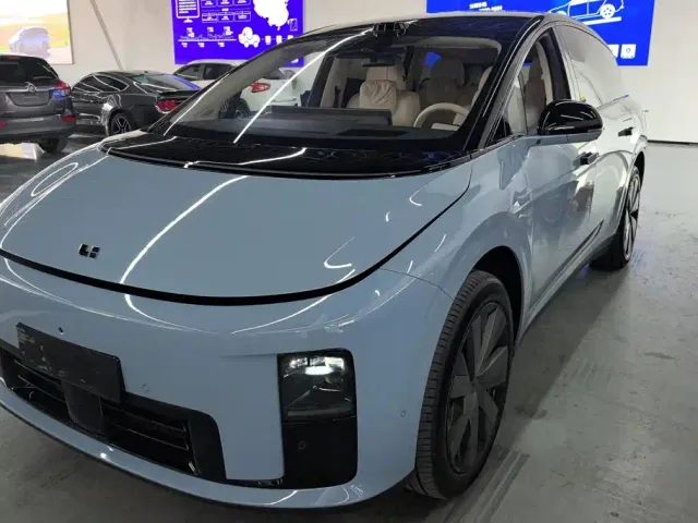 Фотография автомобиля — Li Auto i8
