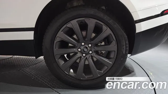 Land Rover Range Rover Velar Range Rover Velar 2.0 P250 R-Dynamic SE — Фото автомобиля 14