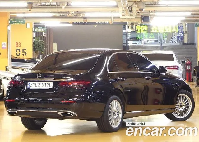 Mercedes-Benz E-Class — Фото автомобиля 2
