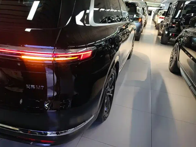 Aito M7 — Фото автомобиля 7