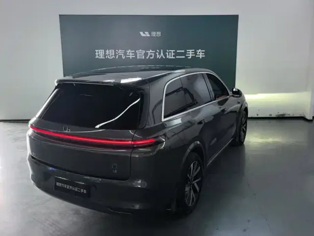 Li Auto L8 — Фото автомобиля 3