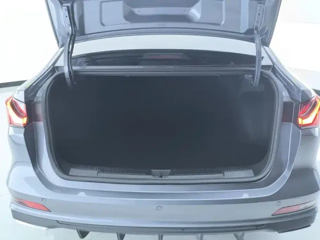 Roewe i5 — Фото автомобиля 4