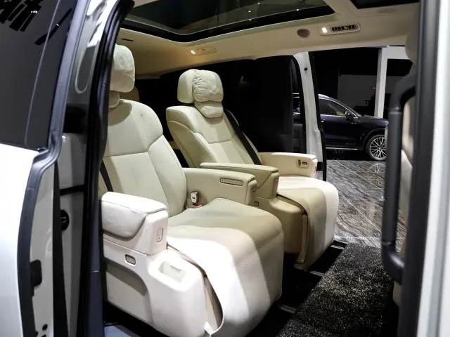 Li Auto MEGA — Фото автомобиля 7