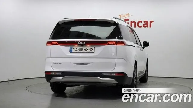 Kia Carnival Generation 4 — Фото автомобиля 4