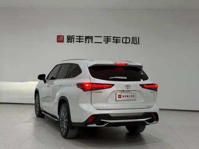 Toyota Highlander — Фото автомобиля 7