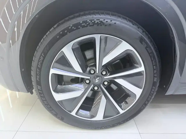 Li Auto ONE — Фото автомобиля 7