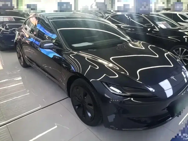 Tesla Model 3 — Фото автомобиля 3