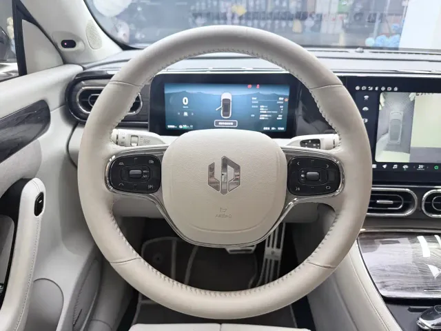 Leapmotor C11 — Фото автомобиля 9