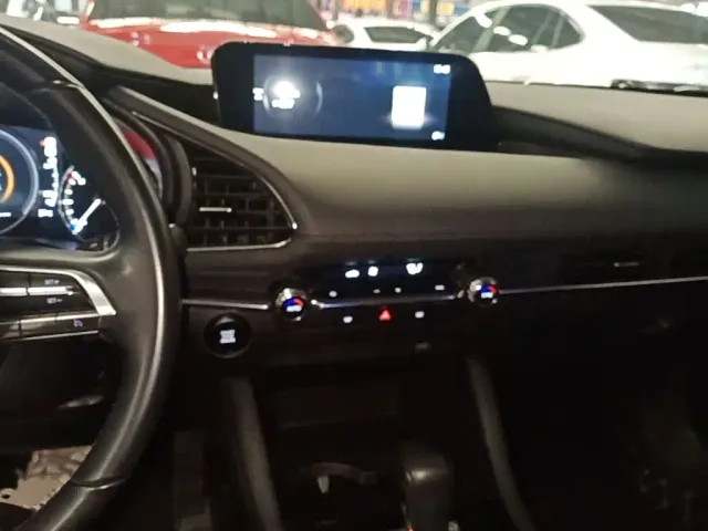 Mazda Axela — Фото автомобиля 9