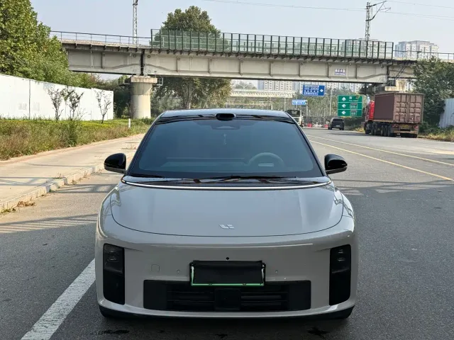 Фотография автомобиля — Li Auto i6
