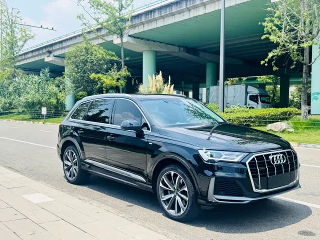 Audi Q7 — Фото автомобиля 3