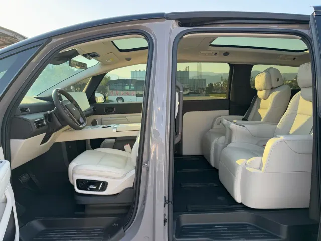 Li Auto MEGA — Фото автомобиля 18