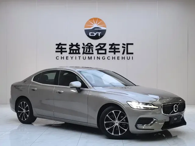 Volvo Volvo S60 2022 B4 Smart Comfort Luxury Edition — Фото автомобиля 3