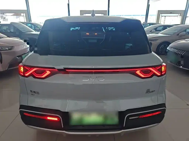 BYD Yuan UP — Фото автомобиля 5