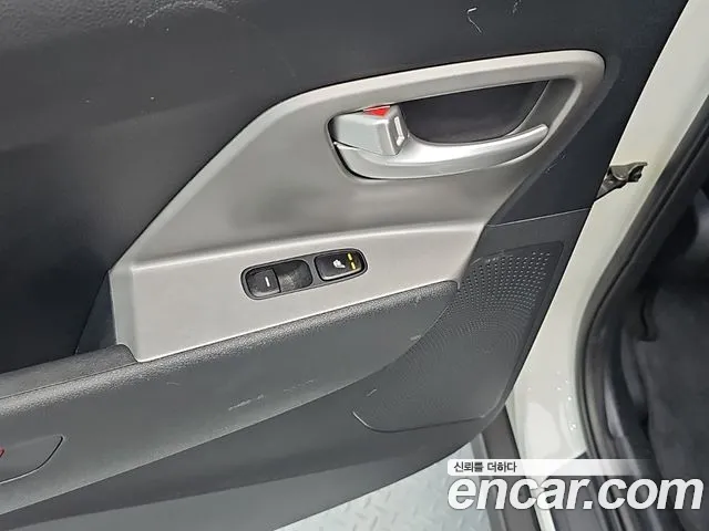 Kia Niro — Фото автомобиля 13