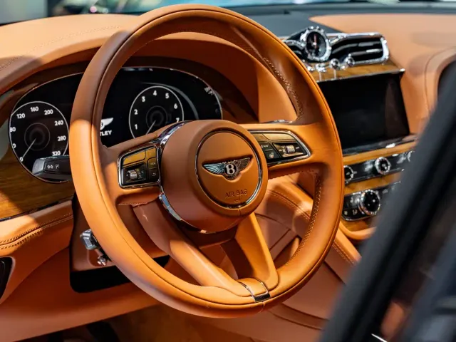 Bentley Bentayga — Фото автомобиля 7