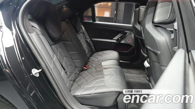 BMW i7 G70 — Фото автомобиля 11