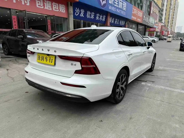 Volvo S60 — Фото автомобиля 6