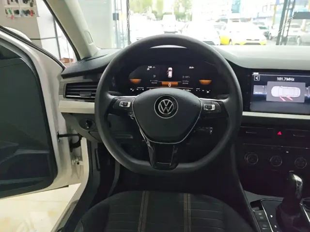 Volkswagen Lavida — Фото автомобиля 10