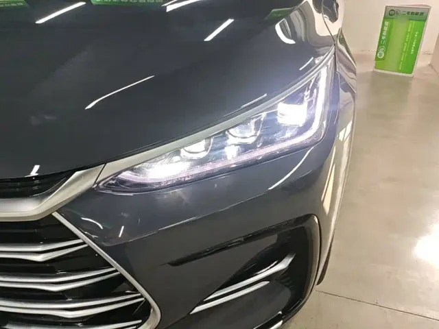 BYD Tang — Фото автомобиля 23