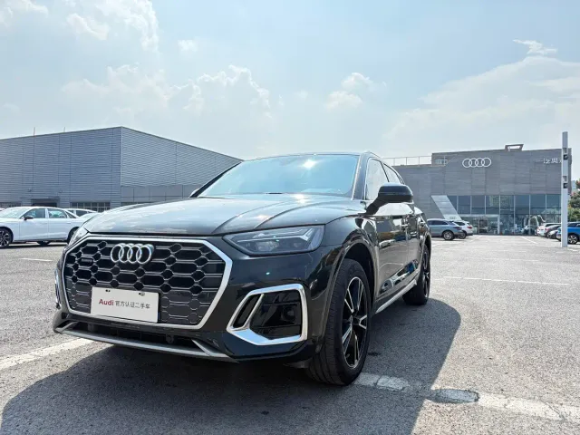 Фотография автомобиля — Audi Q5L