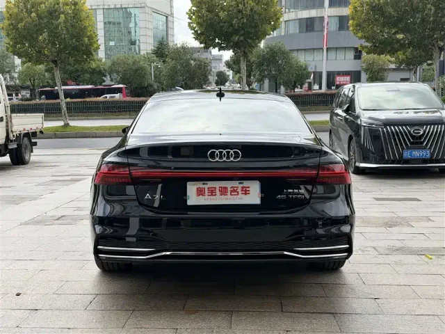 Audi A7L — Фото автомобиля 8