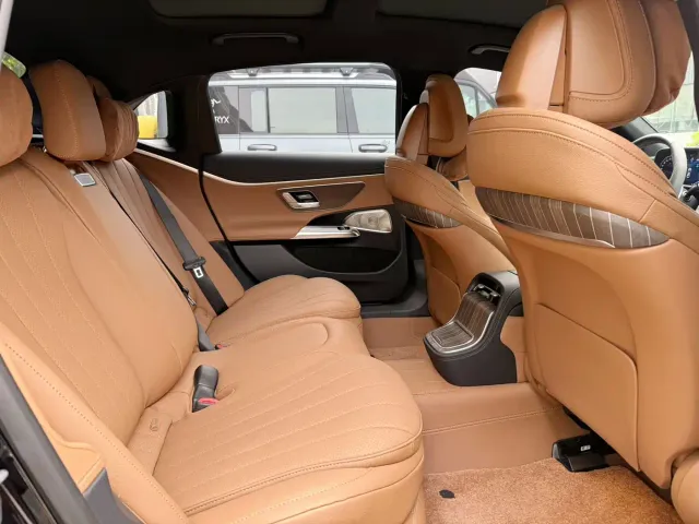 Mercedes-Benz E-Class — Фото автомобиля 11