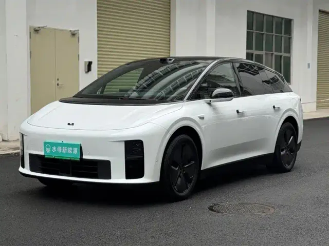 Фотография автомобиля — Li Auto i6