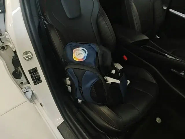 Hyundai Elantra — Фото автомобиля 24