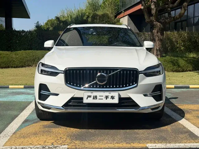 Volvo XC60 — Фото автомобиля 2
