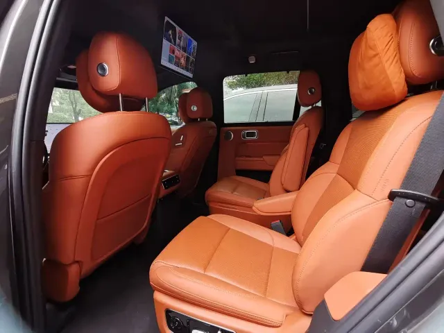 Li Auto L8 — Фото автомобиля 17