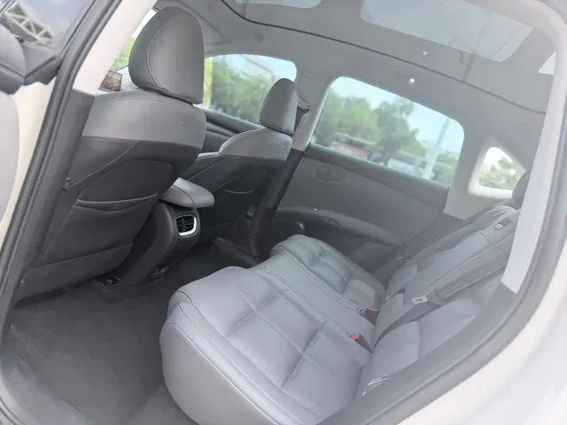 IM Motors LS6 — Фото автомобиля 8