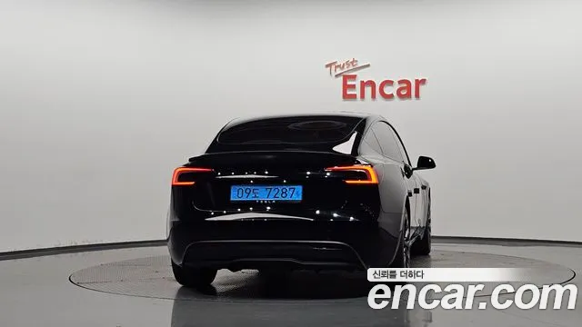 Tesla Model 3 — Фото автомобиля 4