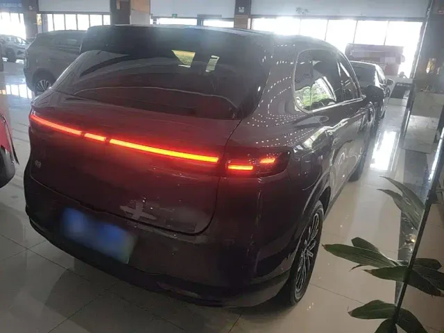 Leapmotor B10 — Фото автомобиля 6