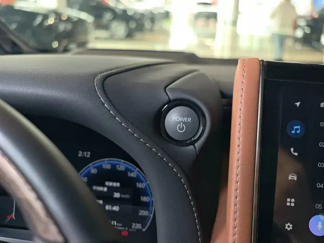 Toyota Alphard — Фото автомобиля 30