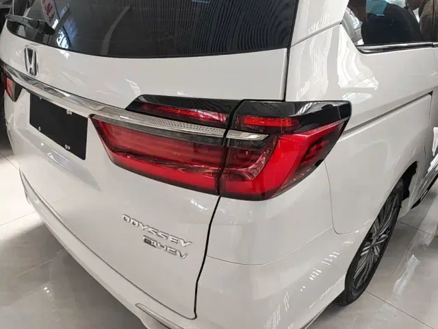 Honda Odyssey — Фото автомобиля 7
