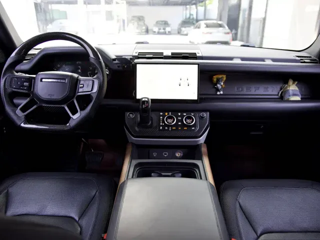 Land Rover Defender — Фото автомобиля 16