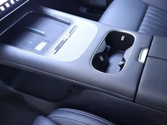 Xiaomi SU7 — Фото автомобиля 12