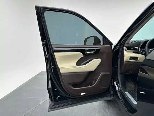 Toyota Highlander — Фото автомобиля 11