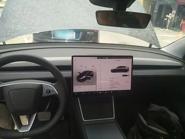 Tesla Model Y — Фото автомобиля 5