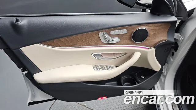 Mercedes-Benz E-Class — Фото автомобиля 19