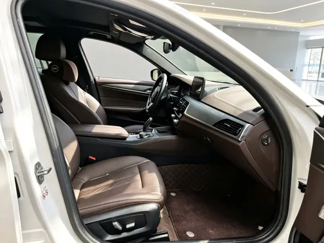 BMW 5 Series — Фото автомобиля 8