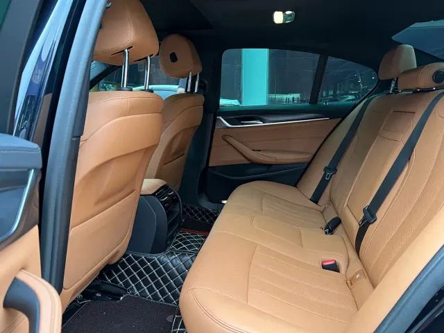 BMW 5 Series — Фото автомобиля 15