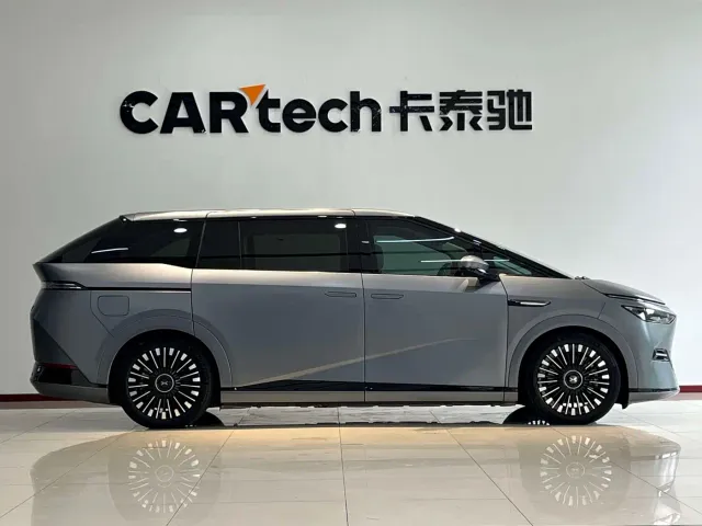 Xpeng X9 — Фото автомобиля 19