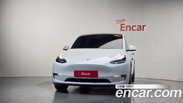 Tesla Model Y — Фото автомобиля 3