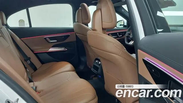 Mercedes-Benz E-Class — Фото автомобиля 10