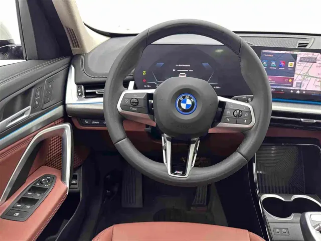 BMW iX1 — Фото автомобиля 9