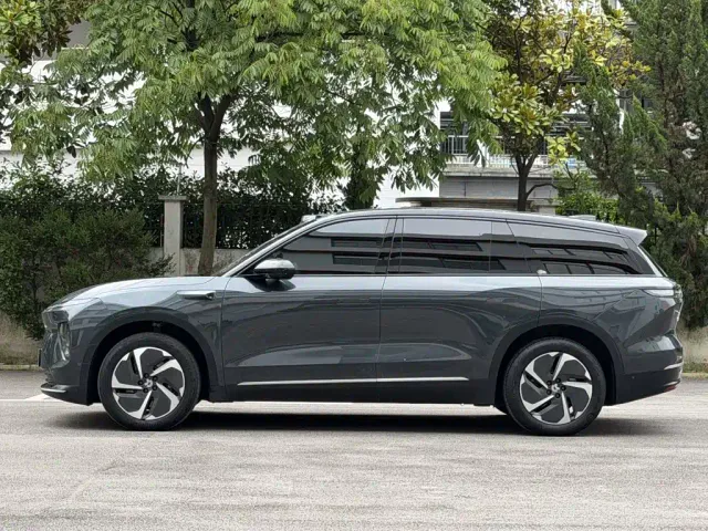 Nio ES8 — Фото автомобиля 24