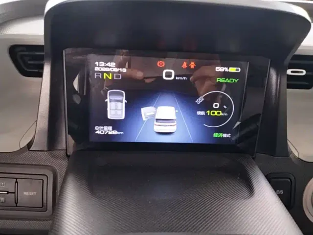 Wuling Hongguang Mini EV — Фото автомобиля 11
